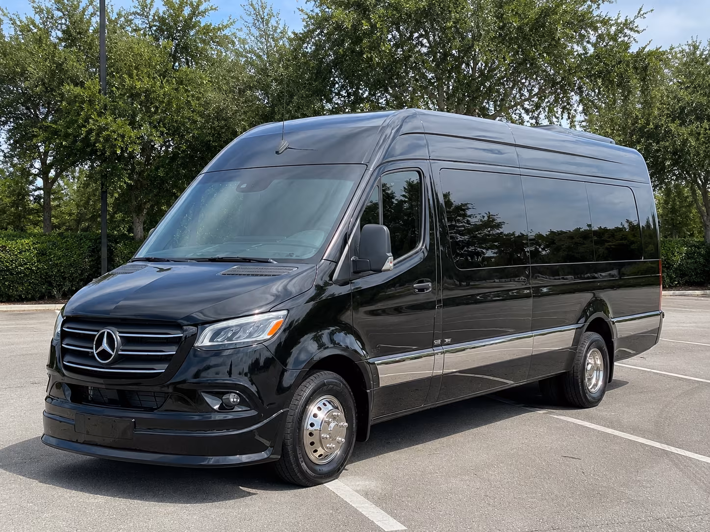 find the perfect transportation for your next airport transfer 3